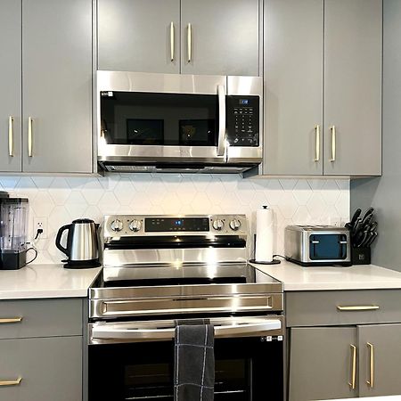 Brand New 2Br Condo With Outdoor Swimming Pool And Hot Tub Canmore Exterior foto