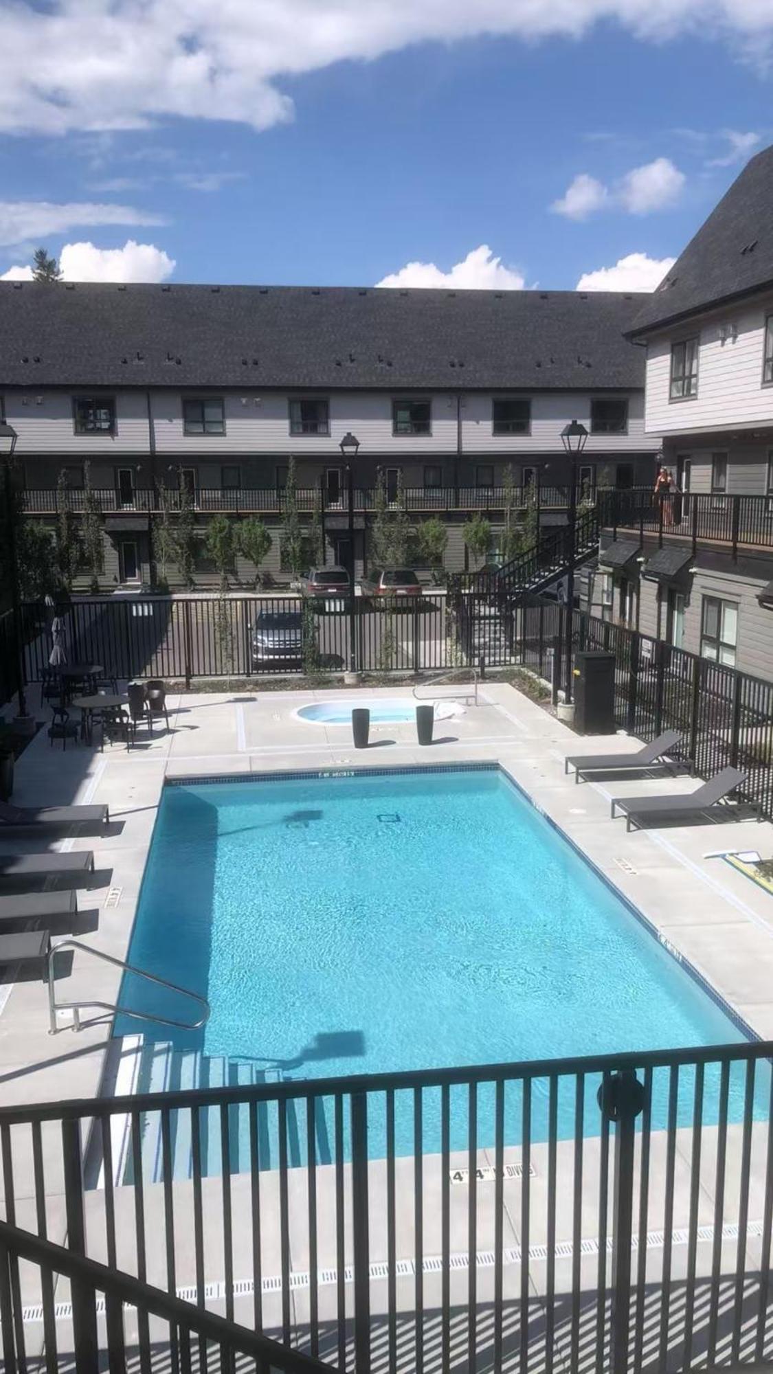 Brand New 2Br Condo With Outdoor Swimming Pool And Hot Tub Canmore Exterior foto