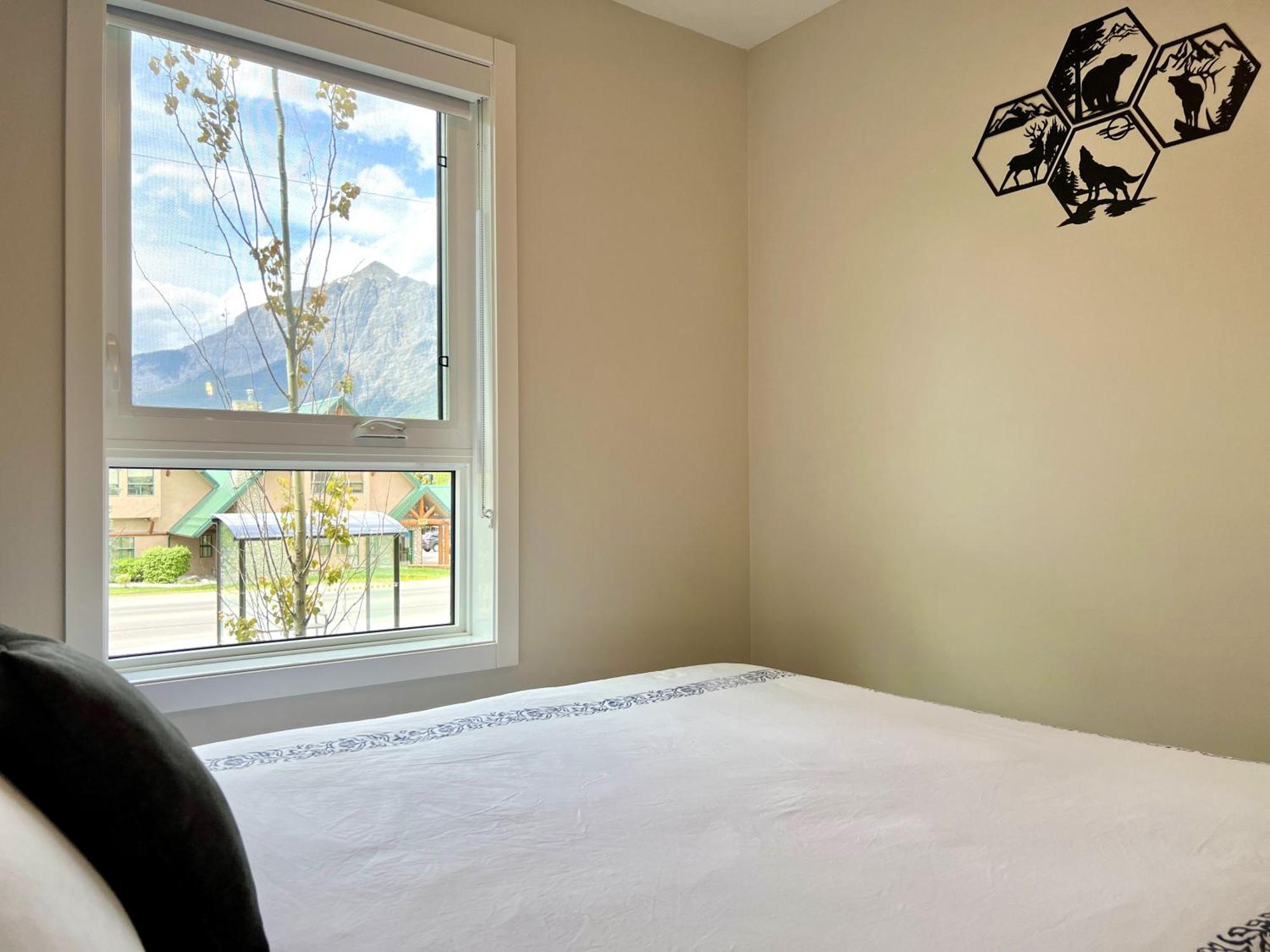 Brand New 2Br Condo With Outdoor Swimming Pool And Hot Tub Canmore Exterior foto