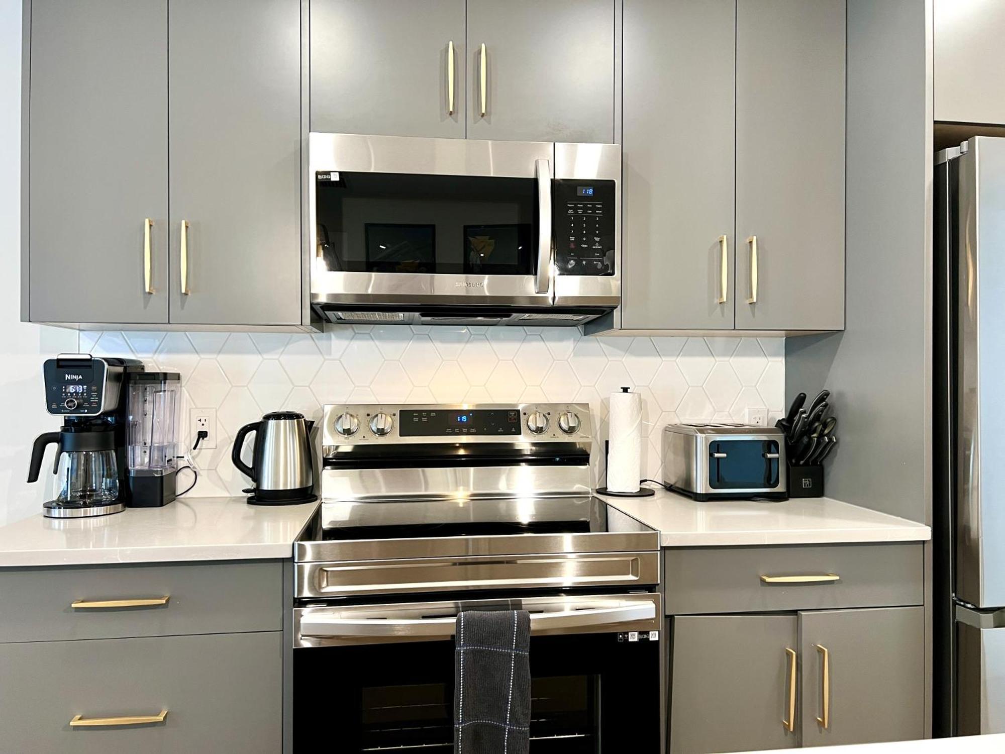 Brand New 2Br Condo With Outdoor Swimming Pool And Hot Tub Canmore Exterior foto